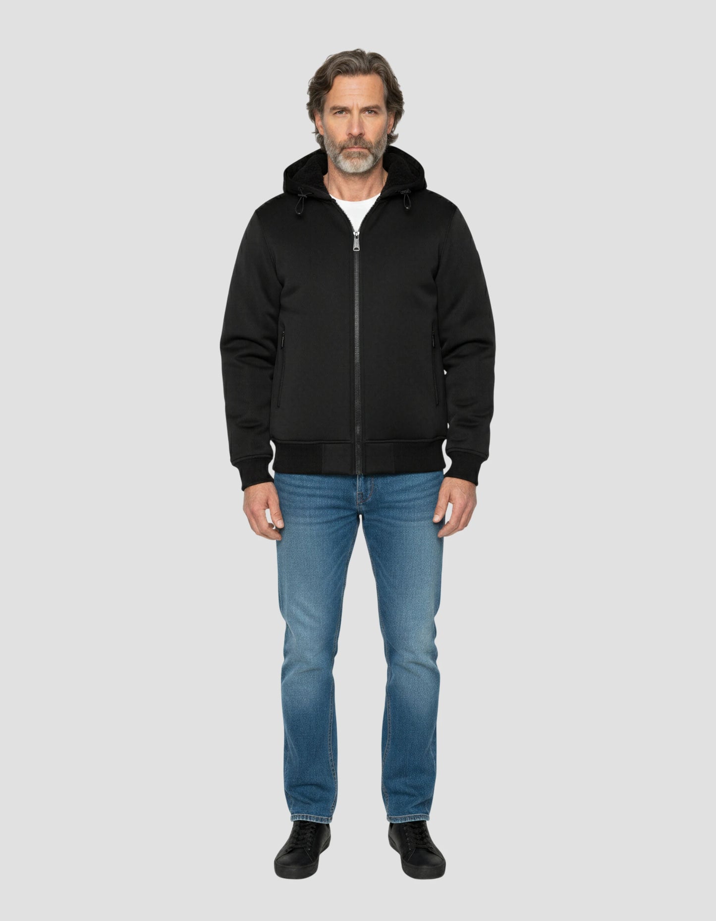 Chaleco negro técnico encapuchado