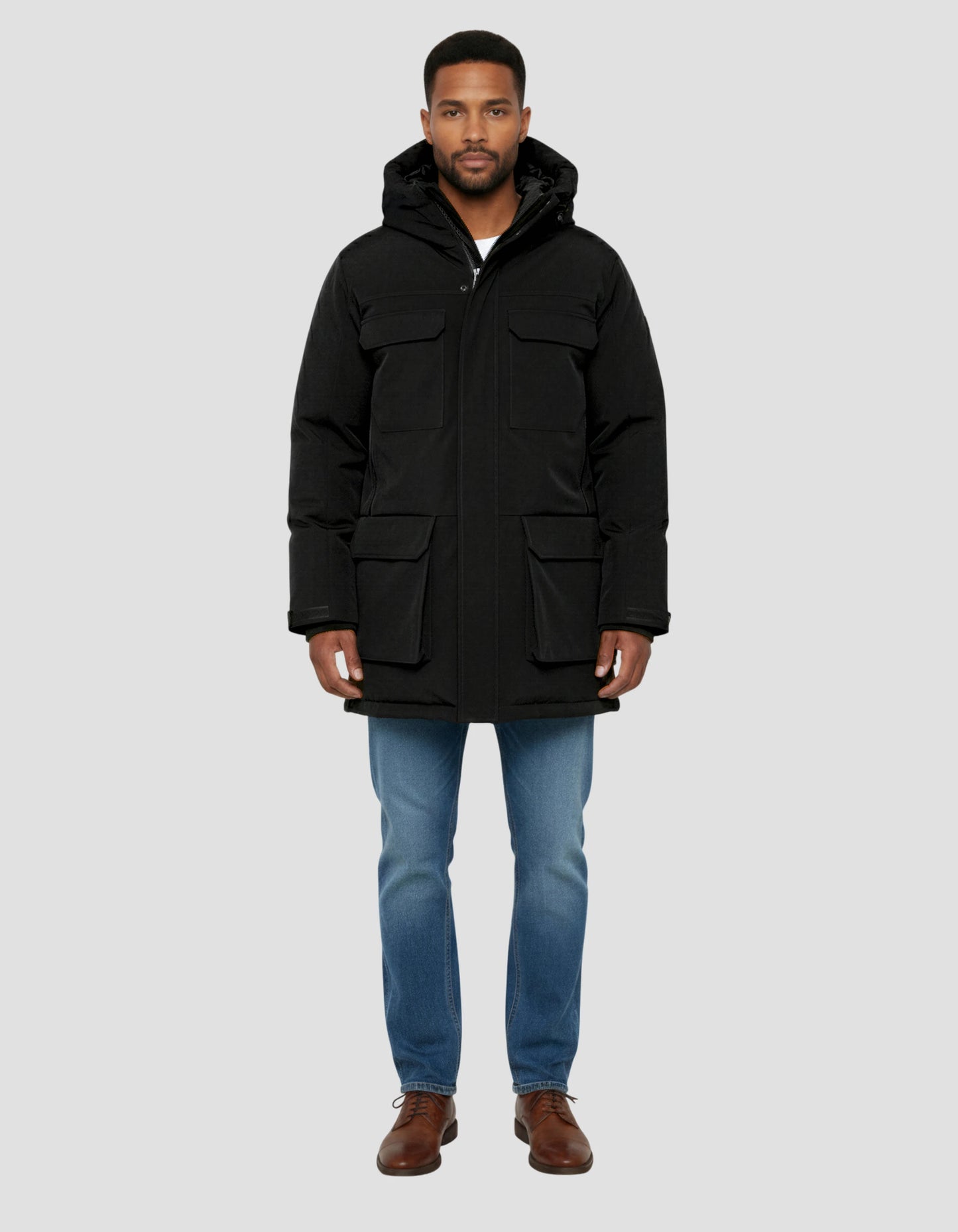 Schwarzer Parka mit Multipoche