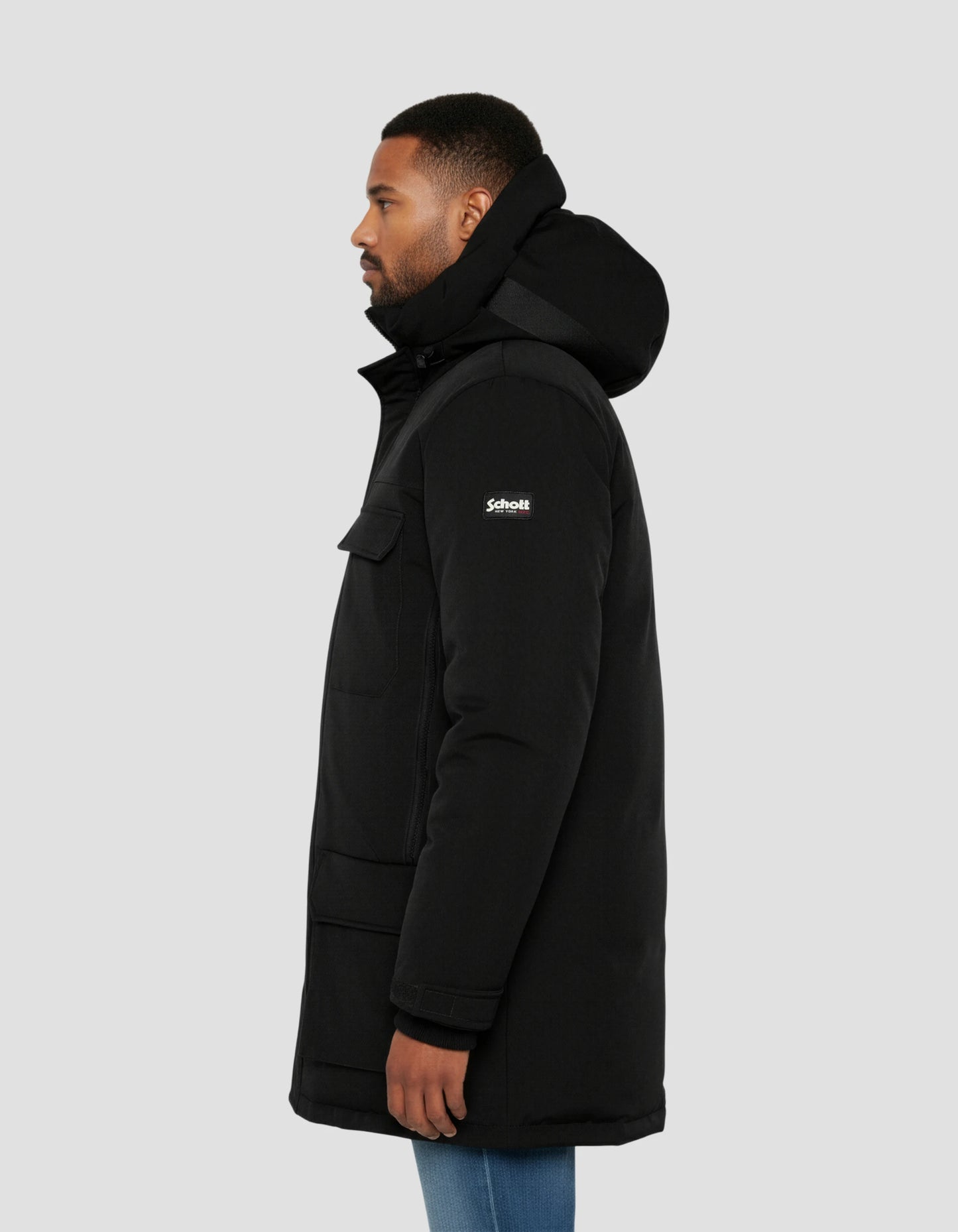 Schwarzer Parka mit Multipoche