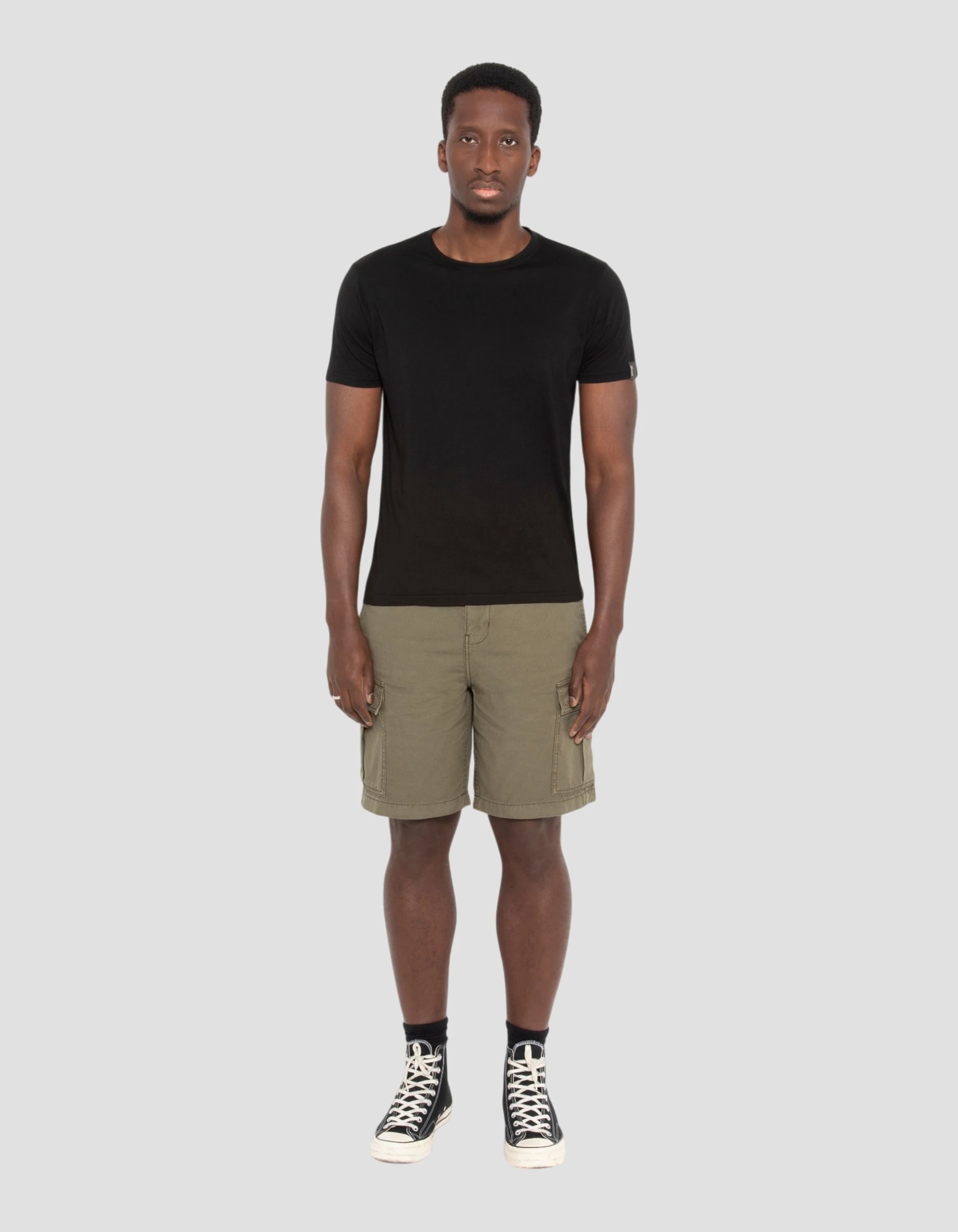 Olivgrüne Army-Shorts mit mehreren Taschen-4