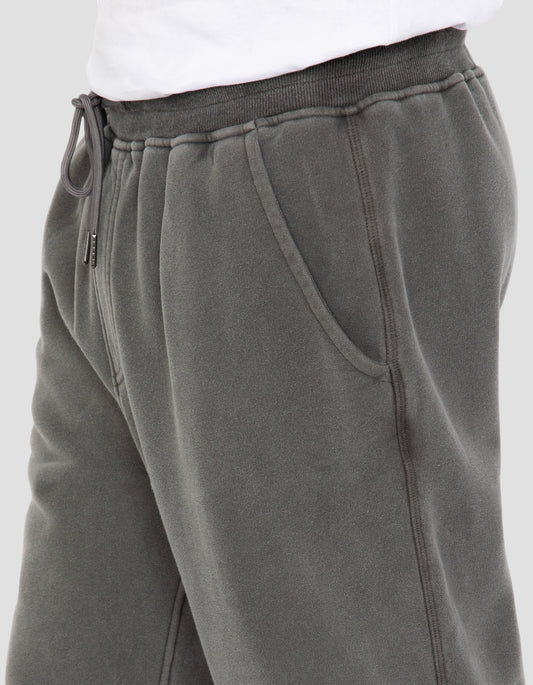 Holzkohle -Trainingsanzug, verblasste Effekt