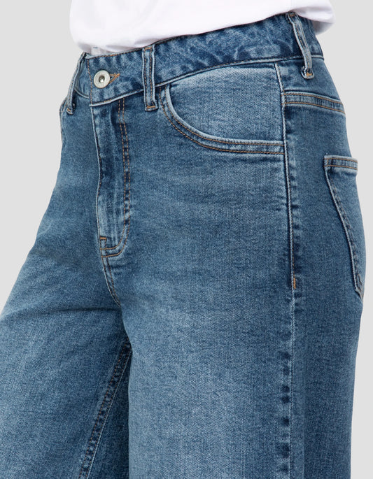 Jeans blu dritti a gamba larga
