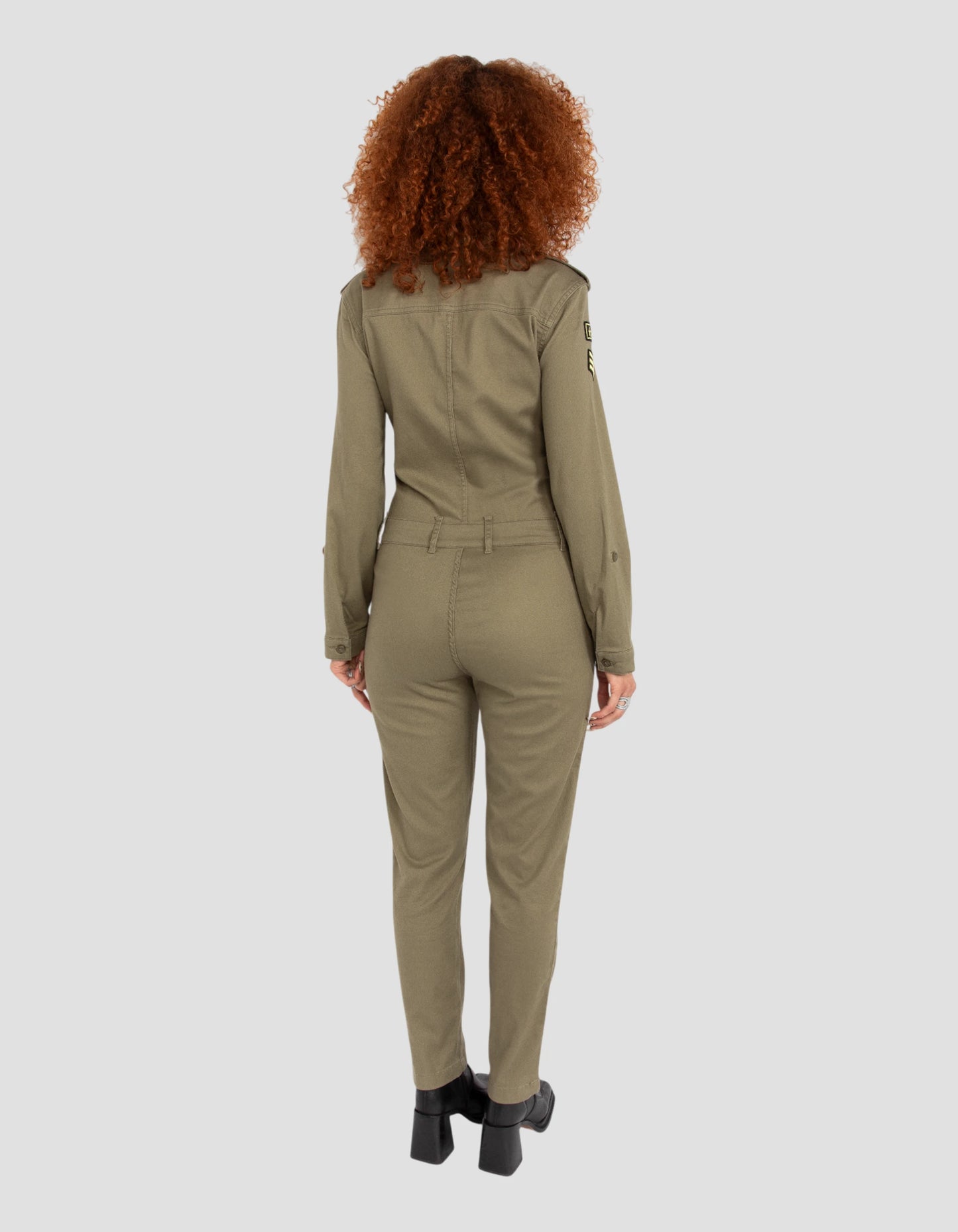 Lichtlicht und leichtere Khaki -Kombination