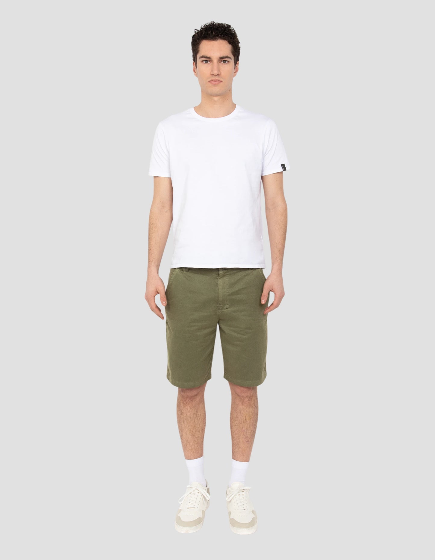Shorts dell'esercito kaki