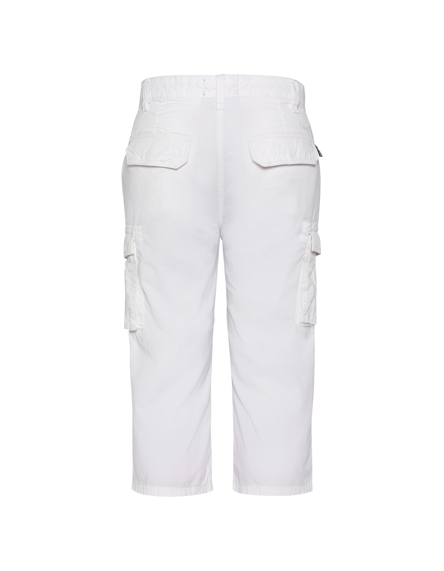 Weiße, kurze Cargohose mit mehreren Taschen