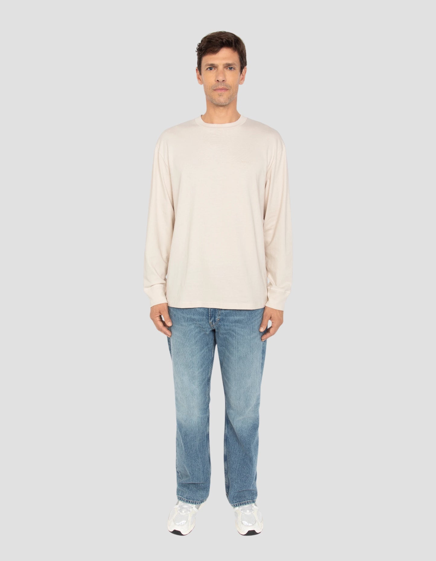 Langarmweißes T-Shirt