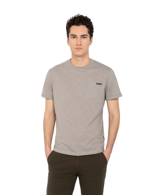 T-shirt di cemento effetto infiammato