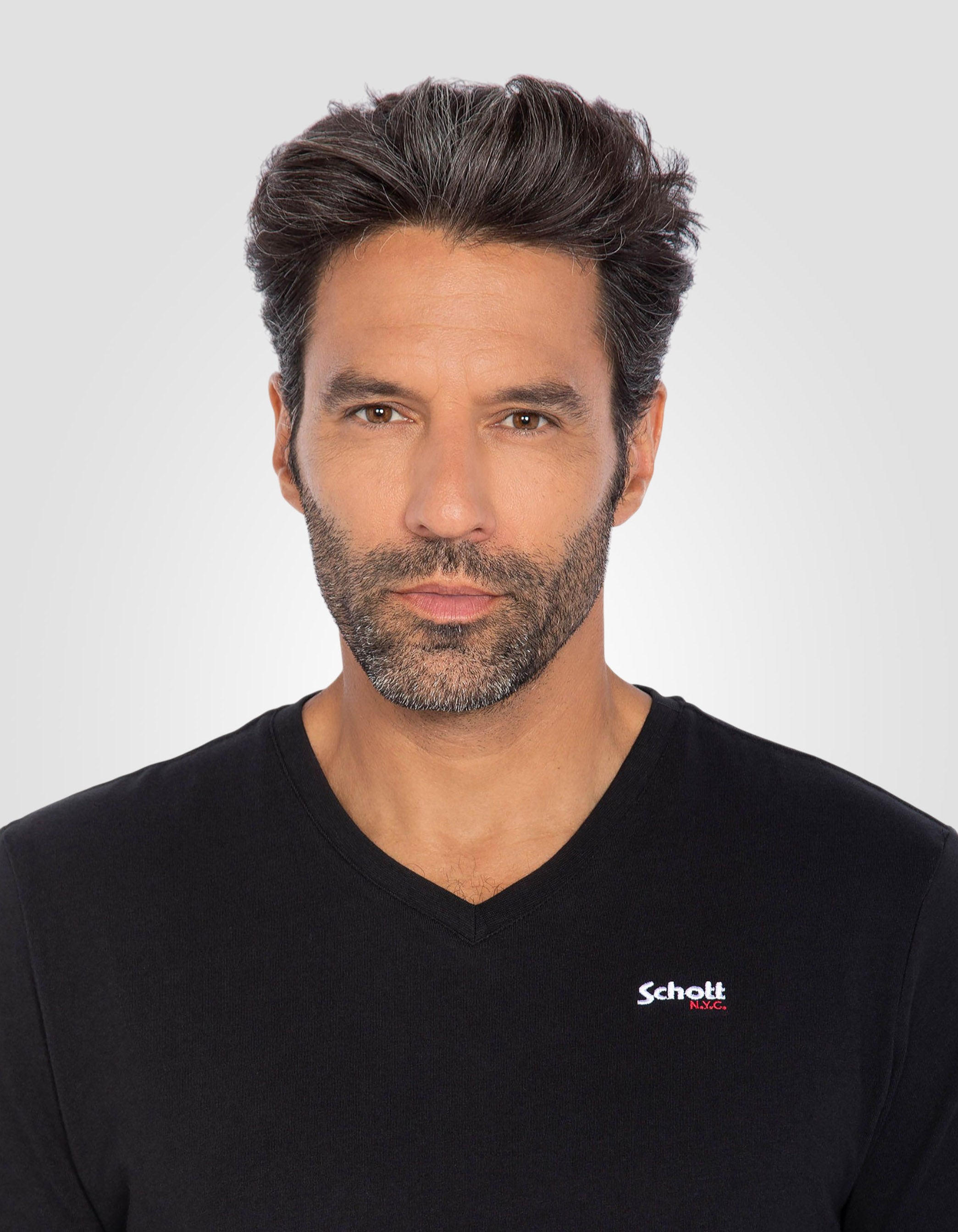 Schwarzes V-Ausck-T-Shirt-4