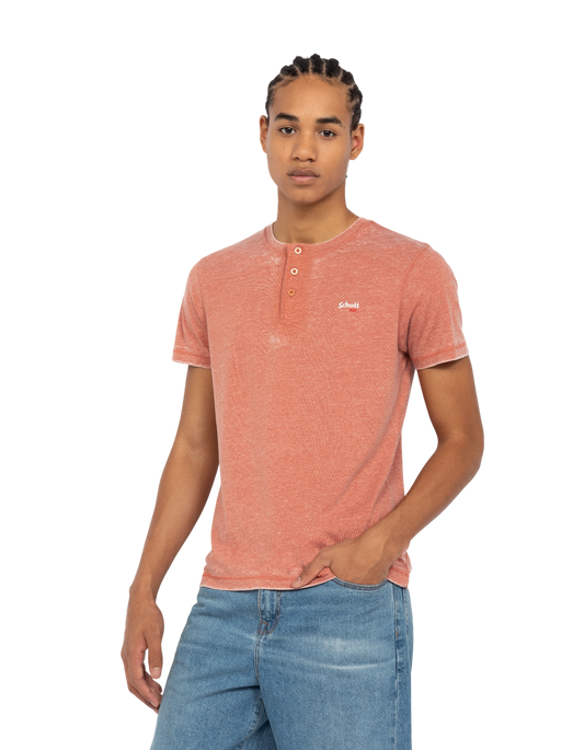 T-shirt del colletto tunisino arrugginita