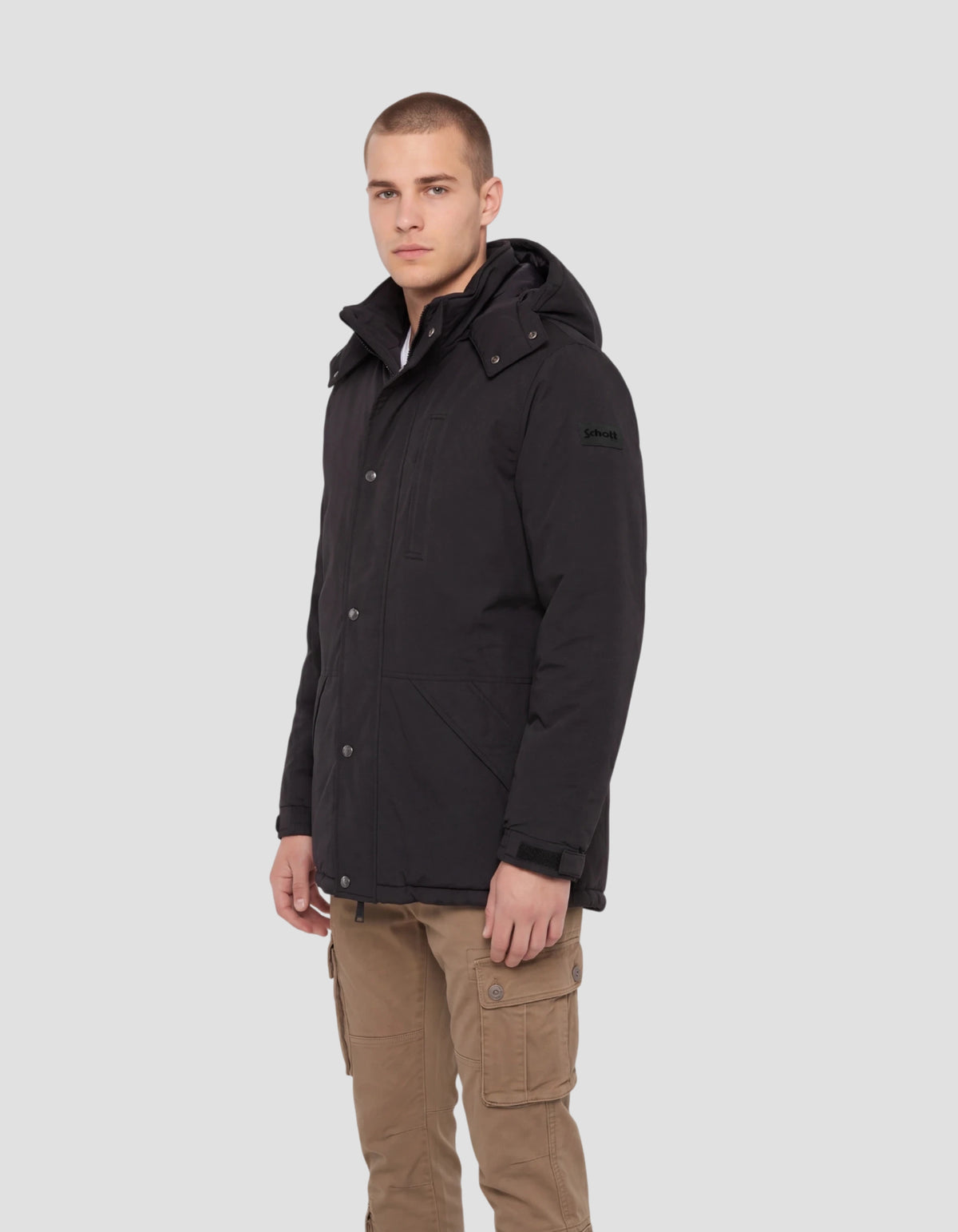 Parka nero con cappuccio
